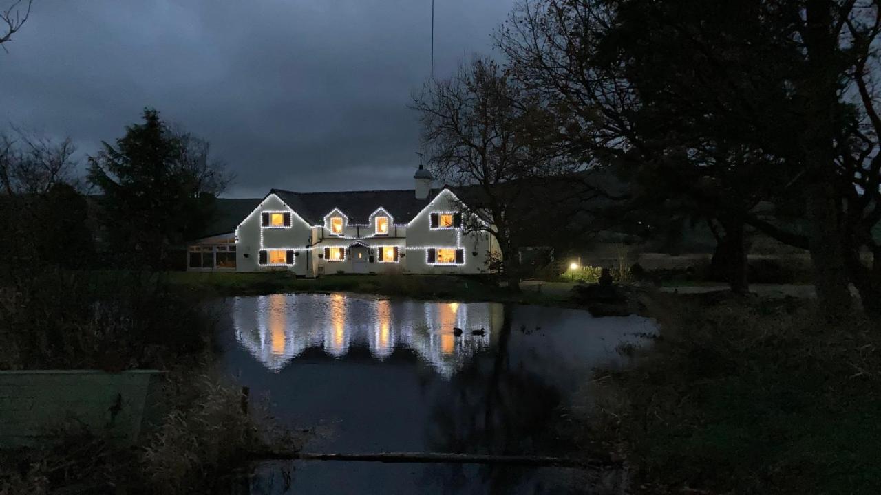 Llwyn Onn Guest House, North Wales Pentrefoelas Bagian luar foto